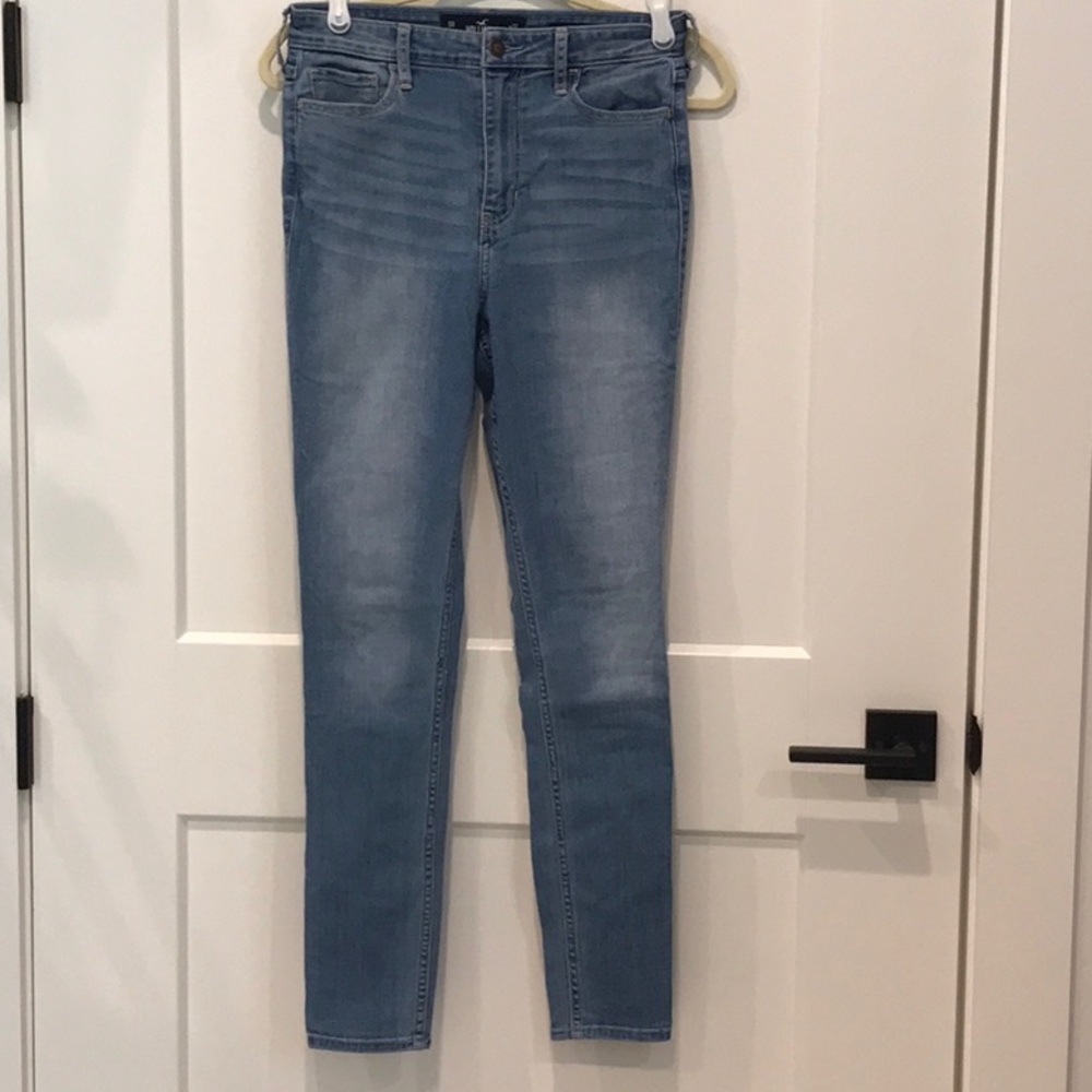 Hollister ultra high rise classic stretch W37  L30